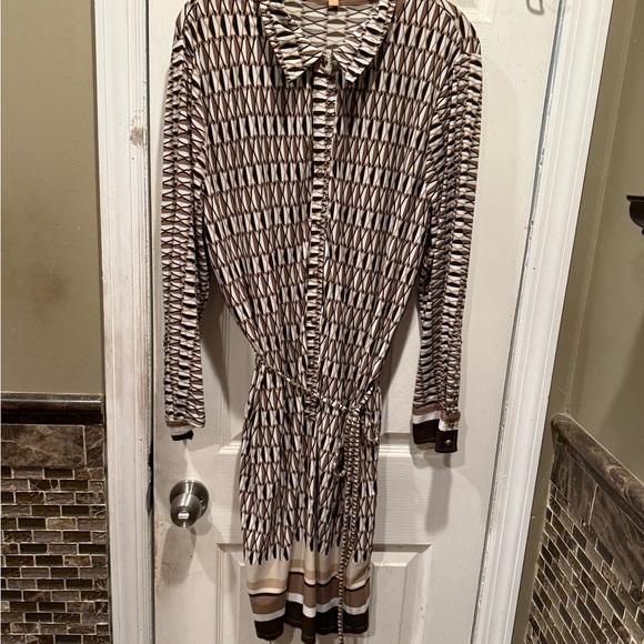 Ellen Tracy Dresses & Skirts - Ellen Tracy Geometric Patterned Women’s Shirt Dress - Size XL